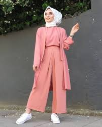 Limage Contient Peut Etre Limage Contient Peut Etre 1 Personne Debout Tesettur Jean Muslim Fashion Outfits Muslimah Fashion Outfits Modest Fashion Hijab