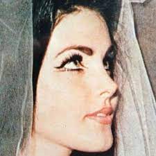 Priscilla Presley Eye Makeup She Remind Me Of Lana Del Rey Priscilla Presley Makeup Retro Makeup