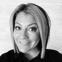 Ashley Dayley's Instagram, Twitter & Facebook