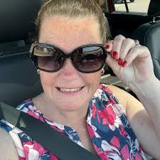 Can anyone recommend a photographer that can do senior portraits?