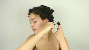 This is also a great way to prep the hair for a number of vintage styles including victory rolls, updos, chagnon, pompadour or a bumper bang. q: How To Curl Hair With Bobby Pins 13 Steps With Pictures
