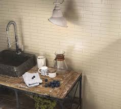 landelijke keuken met beige tegels revestimientos ceramicos revestimiento color mate