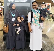 Biar pun anda sudah menyertai kursus umrah yang dianjurkan, buku panduan umrah boleh dijadikan pastikan anda bawa telekung yang dibuat dari material kain yang tidak terlalu tebal dan sejuk agar anda. Yatt Hamzah Kongsi 10 Tips Barang Keperluan Wajib Ada Bila Umrah Bawa Anak Kecil Mingguan Wanita