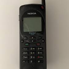 O nokia 3310 versão 2017 é mais colorido e traz uma bateria capaz de aguentar 22 aguardado pelos fãs do antigo tijolão, abaixo confira as especificações completas Celular Antigo Nokia Em Porto Alegre Clasf Telefones