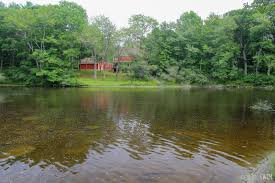 The royal river begins at the outlet of sabbathday lake in new gloucester and grows with tributaries flowing from auburn, gray, pownal, durham and north yarmouth, and joins the casco bay in yarmouth, maine. Royal River See Swim