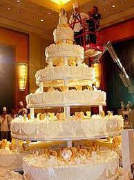 Their wedding cake cost around 20 thousand dollars and it was absurdly good looking. 10 Over The Top Wedding Cakes Big Wedding Cakes Large Wedding Cakes Big Cakes