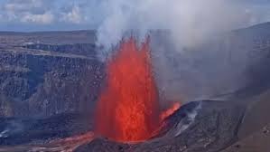Vulcão Kilauea entra em erupção no Havaí: Jatos de lava a 300 metros!