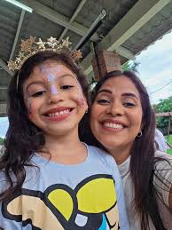 Esta mariposita hermosa les manda muchos besitos mágicos 🦋 Feliz miércoles.