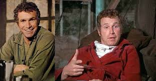 Wayne Rogers, Trapper John McIntyre on 'M.A.S.H.,' dies at 82 | War History  Online