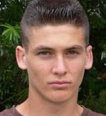 Usaha potong rambut merupakan usaha jasa yang resikonya kecil tetapi hasilnya relatif tetap. 53 Model Potong Rambut Tentara Amerika Ide Top