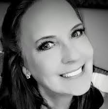 Diana Leigh's Instagram, Twitter & Facebook