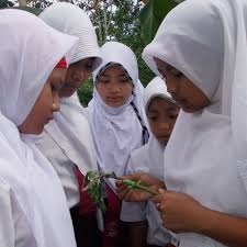 Gambar kartun anak sekolah sd ialah inspirasi dari postingan kami tentang 23 gambar kartun anak anak lucu terbaru 2018 dan sudah admin ringkas untuk anda. Aku Tak Pernah Memaksa Muridku Berjilbab Guraruguraru