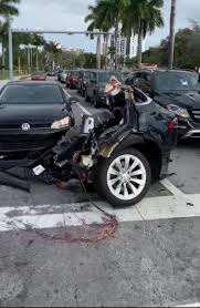 There is nothing unusual about this. Theteslalife Na Twitteru A Tesla Modelx Driver Walked Away With No Injuries From A T Bone Collision That Ripped His Car In Half In Hollywood Florida Https T Co Mswvrxemi6 Https T Co Jwisr2owpp