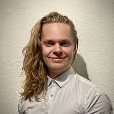 Karin Moses's Instagram, Twitter & Facebook