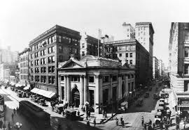 1923 Farmers And Merchants National Bank Of Los Angeles Located On Corner Of 4th And Main Streets De Los Angeles Architecture Merchant Bank Los Angeles