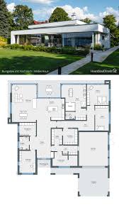 Aus 118 bungalows haben wir für sie eine übersicht mit grundrissen & preisen zusammengestellt. Moderner Bungalow Haus Grundriss Mit Flachdach Garage Bauen Fertighaus 330 Qm Gross 4 Zimmer Haus Bungalow Haus Grundriss Grundriss Bungalow