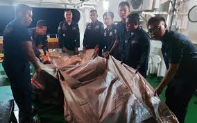Jun 09, 2021 · kplp sendiri mengirimkan kapal patrolinya dari pangkalan penjagaan laut dan pantai (pplp) kelas i tanjung priok dan pplp kelas ii tanjung uban sebanyak 4 unit. Kapal Kemenhub Temukan Serpihan Daging Hingga Seluncur Darurat Diduga Milik Sriwijaya Air Sj182