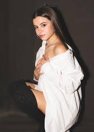 Nadia Vilaplana - Free pics, galleries & more at Babepedia