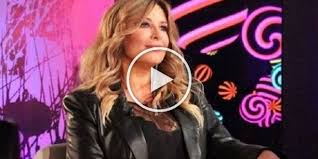 Selvaggia lucarelli ironizza alla sua maniera sul caso kyenge. Selvaggia Lucarelli E Il Racconto Shock Ho Perso Tutti I Capelli Stavo Male