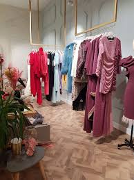 El día de hoy te vamos a recomendar algunas tiendas online que están revolucionando el mercado de la moda. Tienda De Ropa De Vestidos De Fiesta Para Invitadas Boda En Gijon