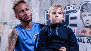 Overcome by panic, he broke up with the mother of his son.but who is she? In Pics Neymar S Day Out With Son Is Just What You Need To See Right Now