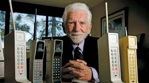 It seems to me that when i die, these words will be written on my stone : Istoria Telefonului Mobil De La Caramida La Gorba