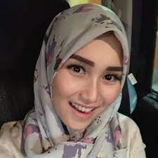 Nah.menelusuri akun instagram milik ayu ting ting, stylo grid.id dibuat terpesona dengan gaya berbusana terbaru ayu ting ting nih. 3 Tampilan Ayu Ting Ting Dalam Balutan Hijab Bikin Pangling Lifestyle Liputan6 Com