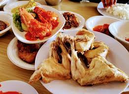 Padang, meaning field, with a population of over 900,000 people is in western sumatra on the coast of the indian ocean. Lamun Ombak Padang Restaurant Bewertungen Telefonnummer Fotos Tripadvisor