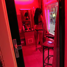 İsviçre genelevleri açılmak için yol haritası hazırladı: Öpüşmek yasak, yüz  yüze gelinmeyen pozisyonlar alınacak - 27.05.2020, Sputnik Türkiye