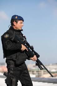 La policía nacional ha alertado de una técnica que esta siendo empleada por los delincuentes en toda españa para entrar a robar en las casas. Viajamos A Coruna Para Presentaros Al Goes Otra De Las Unidades De Elite De La Policia Nacional Noticias Defensa Galeria