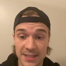 No niin morjensta! Tokaisi Päällikkö Anton Roth @rasmusanton kun raapusti  nimensä The Bossin paperiin. Anton Roth pelailee sählyä ammattilaisena  Nurmon Jymyssä. The Boss