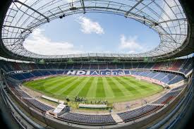 Hannover 96 mohammed abdellaoue signing autographs for fans in 2012. Hannover 96 Arena Wird 65 Die Schone Am Maschsee