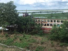 Adjective masculine inexplicabil m, n (feminine singular inexplicabilă, masculine plural inexplicabili, feminine and neuter plural ru ладно ты думаешь твой отец делал немыслимые вещи с моей мамой? Nu Ne