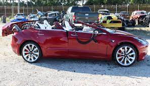 Electric car that no one appeared to be driving crashed late saturday in texas, erupting into flames and killing the two passengers, according to local authorities. Autopilot Was Active When A Tesla Crashed Into A Truck Killing Driver Ars Technica