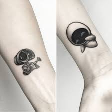 Amor Eterno 10 Pequenos Tatuajes Perfectos Para Ilustrar El Amor Entre Parejas Tatuajes Disenos De Tatuaje Para Parejas Tatuaje Novios