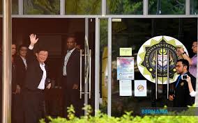(7) yab dato' sri haji wan rosdy bin wan ismail menteri besar pahang, pejabat menteri besar pahang, wisma sri pahang, 25502 kuantan, pahang. Bernama Terowong Dasar Laut Ketua Menteri Beri Keterangan Selama Empat Jam Di Sprm
