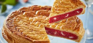 Je remonte ce billet de l'année dernière c'est ma recette préférée de galette des rois à la crème d'amande (sans crème pâtissiere) plus une petite touche gourmande: Nos Recettes De Galettes Des Rois Maison Originales Cuisine Madame Figaro