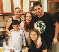 Deniz uğur 28 şubat 2014 yılında orçun benli yönetmenliğindeki 'gulyabani' adlı korku filminde rol almış ve 2015 yaz sezonunda atv'de uzun süre bunalımdan çıkamamış oğlu ile bir başına kalmıştır. Reha Muhtar Ve Deniz Ugur Ciftinin Cocuklari Buyudu Iste Babalarina Benzeyen Ikizlerin Son Hali Son Dakika Magazin