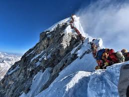 No llevaba el traje naranja con el que aparecía en algunas fotografías. Juan Pablo Mohr El Chileno Que Escalo Sin Oxigeno El Everest
