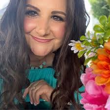 Jennifer Frampton's Instagram, Twitter & Facebook