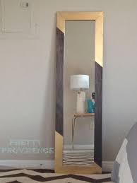 Diy Gold Dipped Mirror Frame This Is The Best Beginner S Diy Project Ever And The Tutorial Is Geared For Begi Gold Home Decor Mirror Frame Diy Diy Dorm Decor