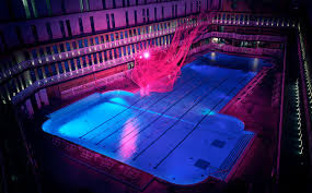 Une drôle de méduse rose flotte au-dessus de la piscine Molitor ! – Paris  ZigZag | Insolite & Secret