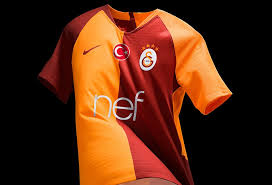 Galatasaray ve nike markalarının güçlerini birleştirmesi ile ortaya çıkan eşsiz giyim koleksiyonu gsstore'da seni bekliyor. Iste Galatasaray In Yeni Sezon Formasi Ntvspor Net