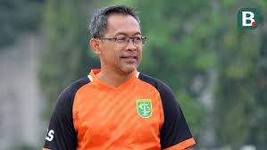 Centers for disease control and prevention (cdc) atau pusat pengendalian dan pencegahan penyakit yang berbasis di as menyarankan untuk mencuci. Tengok Cara Pelatih Persebaya Menjaga Daya Tahan Tubuh Saat Wabah Virus Corona Indonesia Bola Com