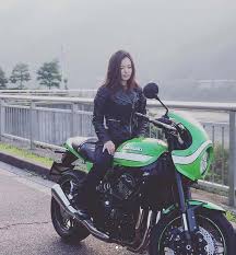 バイク女子 kawasaki z900rs 待ちに待った納車 念願の相棒 9月27日バイク女子 放送局 バイクに乗る女性のつぶやき ガールズバイカー ヘルメット 車 バイク モーターサイクル オートバイ バイカー 女性ライダー 美女ライダー 女性バイカ バイク