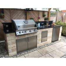 Inspiration Selbstgebaute Uberdachte Moderne Aussenkuche Aus Stein Mit Napo Inspiration Selbstgeba Modern Outdoor Kitchen Outdoor Kitchen Diy Outdoor Kitchen