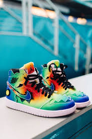 Está claro que lo de j balvin es el mundo multicolor. Kantine Funke Sich Einpragen Nike J Vogelschutz Maerkische Schweiz De