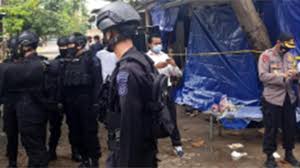 Diduga pelaku berjumlah dua menggunakan sepeda motor ketika melakukan aksinya. Alasan Densus 88 Tembak 2 Terduga Teroris Di Makassar Nasional Tempo Co