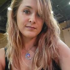 Beth Ritz's Instagram, Twitter & Facebook