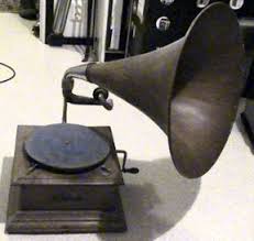 antique phonographs photos gramophones victrolas photos information victor brunswick pathe columbia berli phonograph vintage radio cabinet gramophone